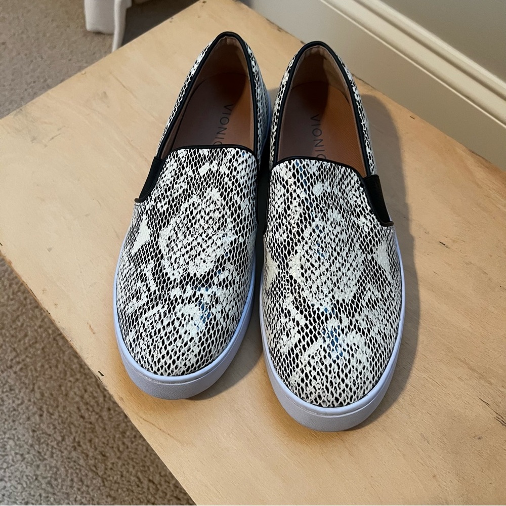 Vionic slip-on sneakers